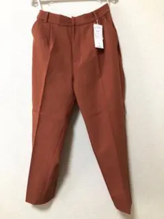 新品 未使用 オレンジ テーパードパンツ カジュアルパンツ Mサイズのサムネイル