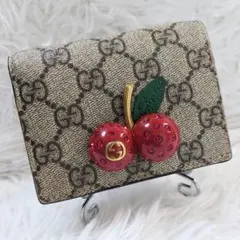 v*a様 GUCCI GGスプリーム チェリー 二つ折り財布 - メルカリ