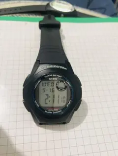 CASIO F-200デジタル腕時計 ブラック