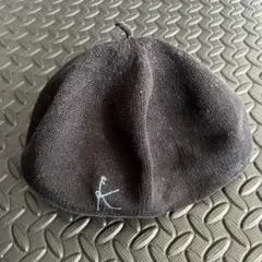 黒いベレー帽 Kマーク刺繍　組曲　50サイズ　送料無料