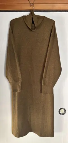 UNIQLOグリーンブラウン タートルネック ニットワンピース