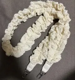 ローリーズファーム　フリルスマホショルダーストラップ美品オフホワイト