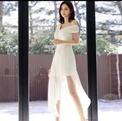 ホワイト シフォン オフショルダードレス　フリルエレガント