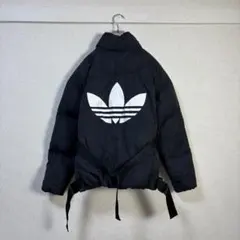 adidas アディダストレフォイルロゴ ダウンジャケット ブラック