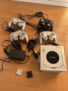 Nintendo ゲームキューブ 本体 コントローラー4個付き