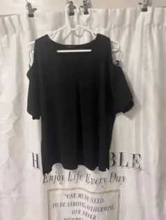 IN&NI ブラック オープンショルダー 半袖 カットソー