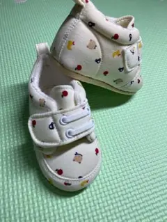ホワイトキャラクター柄ベビーシューズ