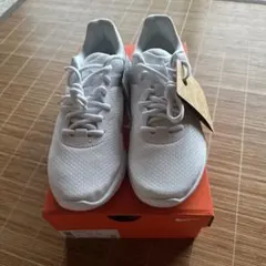 新品箱あり34NIKE REVOLUTION スニーカー ホワイト25㎝