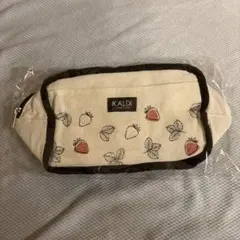 新品未使用 カルディ　いちご柄　お弁当　保冷バック　苺のサムネイル