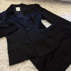 クードシャンス　綺麗なラインスーツ　前スリット