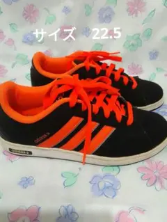 adidas 黒/オレンジ スニーカー
