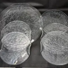 食器 ガラスプレート コスタボダ ウラ 花と蝶 丸皿2枚 大型深皿１枚 皿 食器 ガラスプレート コスタボダ ウラ 花と蝶 丸皿2枚 大型深皿1枚 皿