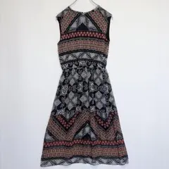 【美品Khajuノースリーブワンピース】フリーサイズ/カージュ/Aライン/花柄のサムネイル