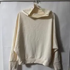 「即日発送」F NICOLEwhileクリーム色 ハイネック　長袖トレーナー