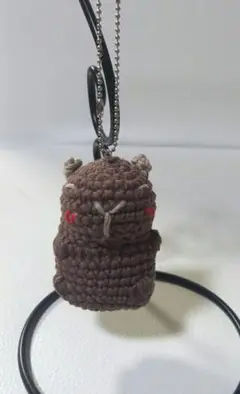 ハンドメイド　日焼けしたカピバラ　あみぐるみ　ボールチェーン付き