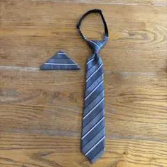 h*a様 グレーとホワイトのストライプネクタイ/卒業式・入学式／卒入学式