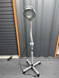 セブンビューティー拡大レンズ付きスタンドライト