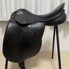 【正規品・中古】馬場鞍 + 付属品｜カールニーダーサス社製（KN社）・シンフォニー（黒）★★良品★★ 馬場鞍 KN シンフォニー サイズ43 黒 鐙 サドルホルダー カバー付