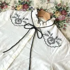 ⭐️レトロ古着　白　お花　刺繍　リボン　ブラウス⭐️ヴィンテージ ホワイト　春