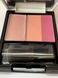LISSAGE パウダーチーク ブラシ付きのサムネイル