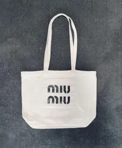miu miu ホワイトトートバッグのサムネイル