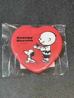 スヌーピーミュージアム　コンパクトミラー 鏡　ハート バレンタイン　スヌーピー