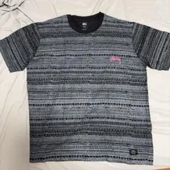 N*a様 【old STUSSY】80's復刻　幾何学文様総柄Tシャツ　紺タグ N*a様 【old STUSSY】80's復刻 幾何学文様総柄Tシャツ 紺タグ - メルカリ