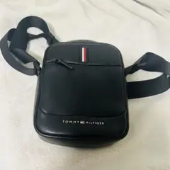 TOMMY HILFIGER ショルダーバッグ ブラック 黒 ロゴのサムネイル