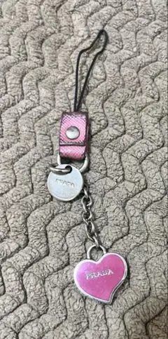 PRADA プラダ　ストラップ　ハート　チャーム キーホルダーのサムネイル