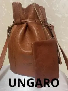【Ungaro】本革オーバルショルダーバッグ　ポーチ付き