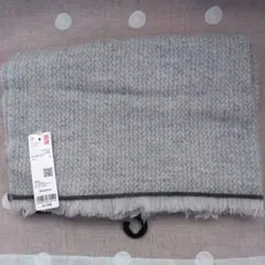 ユニクロ　ライトウールストール　ライトグレー　ウール