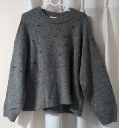 H&M グレー スタッズ付セーター
