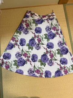 LAURA ASHLEY フレアスカート 花柄 ホワイト パープルのサムネイル