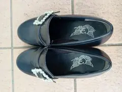 ビジュー付き黒ローファー