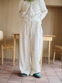 common gull products. 小さなお花畑のジップフーディー、芽心 - メルカリ