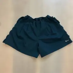 ninoダークグリーン　サイドフリルショートパンツ
