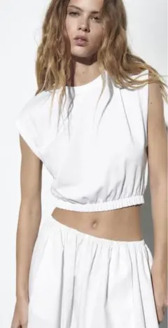 ZARA即完売品　カットアウトバックTシャツ