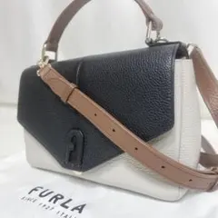 FURLA LIKE レザー ショルダーバッグ ポシェット アイボリー E55 