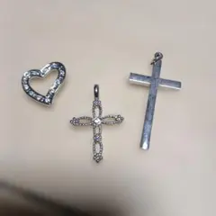 シルバー色　ハートと十字架　ペンダントトップ　チェーン損傷によりチャームのみ