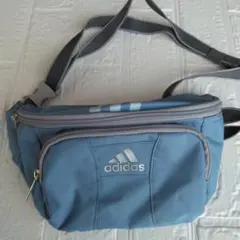 adidas ボディバッグ 水色