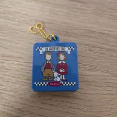 サンリオキャラクターズ　クッキー缶チャーム　ザボードビルデュオ