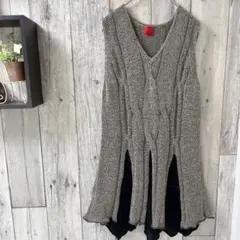 グレー Vネック ニットベスト　裾スリット入りでオシャレ♡秋冬春　フリーサイズ