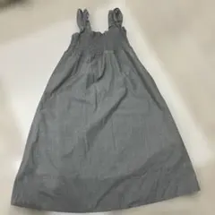 GU グレー フリル付きノースリーブワンピース