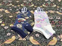 新品、未使用☆ ウィリアムモリス 靴下 いちご泥棒 ネイビー、ホワイトのサムネイル