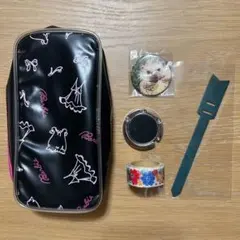 【まとめ売り】雑貨 ポーチ 荷物タグ バッグハンガー マスキングテープ 缶バッジのサムネイル
