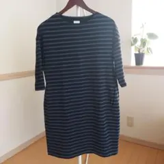 オーシバル ネイビーとブラックのストライプ七分袖ワンピース