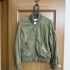 オリーブグリーン MA-1ジャケット