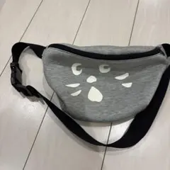 にゃープリント ボディバッグ グレー