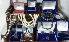 遺品整理 大量アクセサリー 刻印 指輪 金色 喜平 ネックレス ブローチ