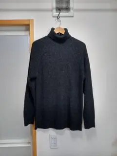 GU　オーバーサイズ　タートルネック　ニット